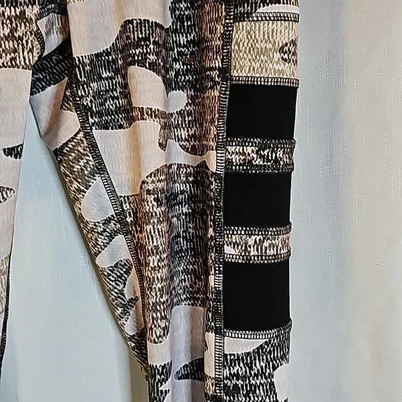 3/$20 X By Gottex M Camo Leggings - Picture 3 of 7